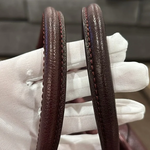 Tod’s Leather Shoulder Bag - Picture 15 of 15